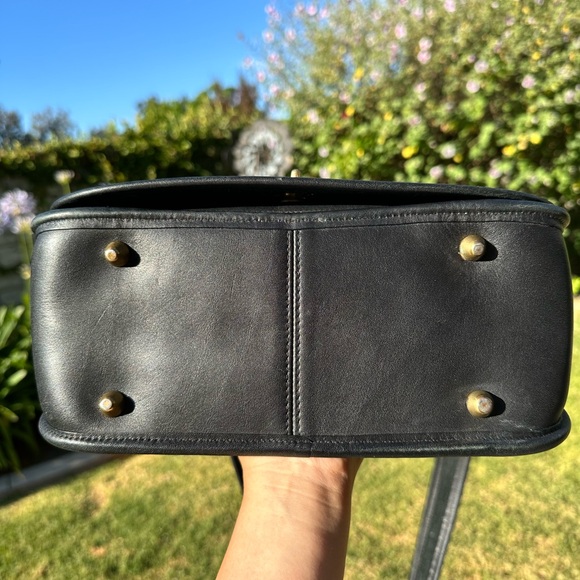 Coach Stewardess - Picture 6 of 11